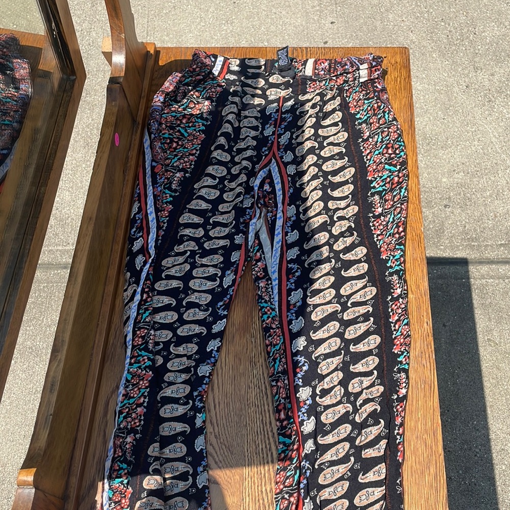 Rue 21 Aztec pattern style joggers
